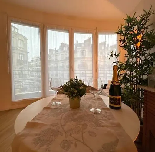 Tour Eiffel Apartment *