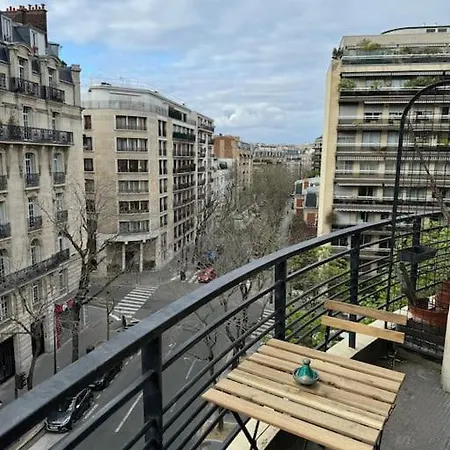 Apartment Tour Eiffel